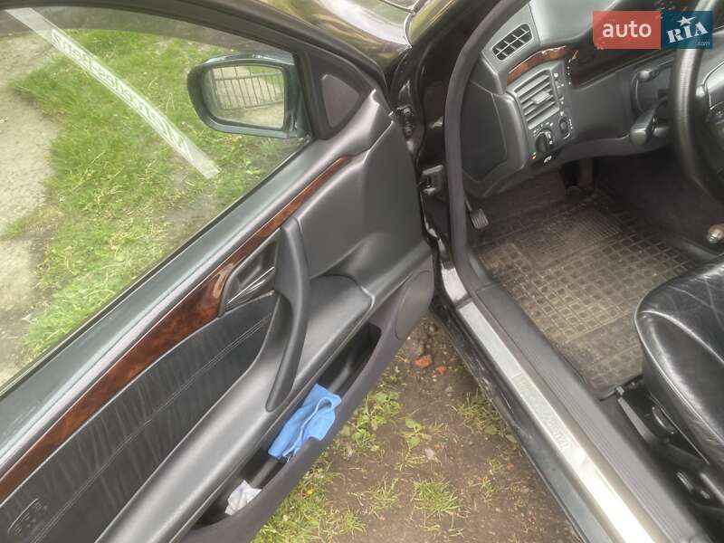 Седан Mercedes-Benz E-Class 2001 в Нововолинську