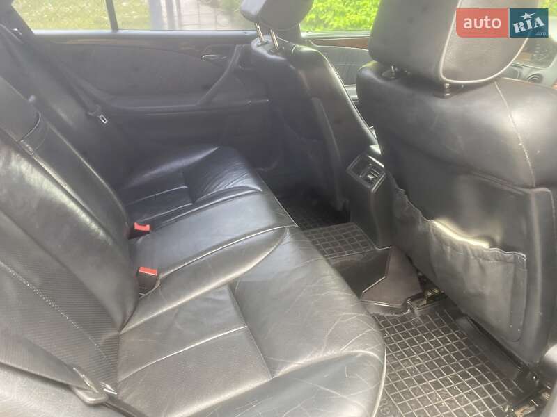 Седан Mercedes-Benz E-Class 2001 в Нововолинську