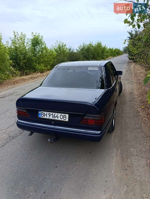 Седан Mercedes-Benz E-Class 1990 в Одессе