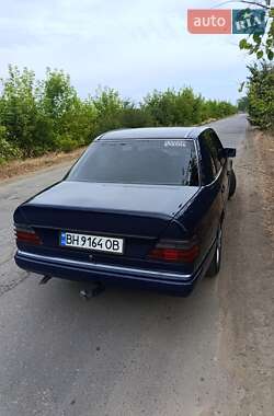 Седан Mercedes-Benz E-Class 1990 в 