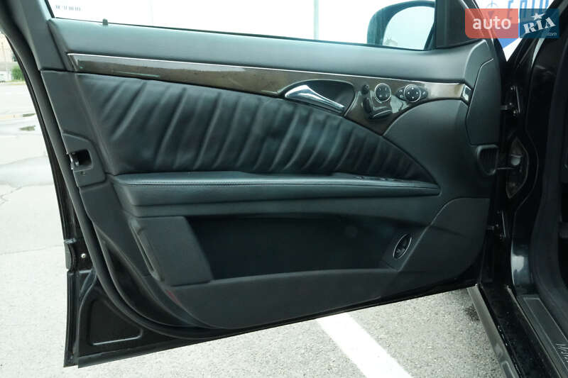 Седан Mercedes-Benz E-Class 2002 в Киеве