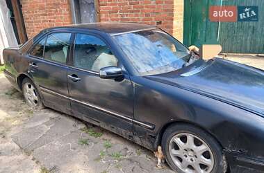 Седан Mercedes-Benz E-Class 2000 в Киеве