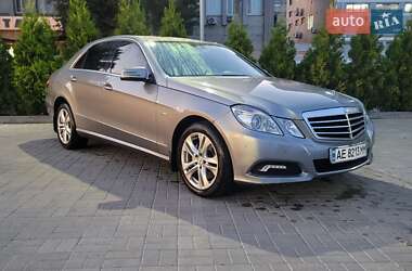 Седан Mercedes-Benz E-Class 2010 в Дніпрі