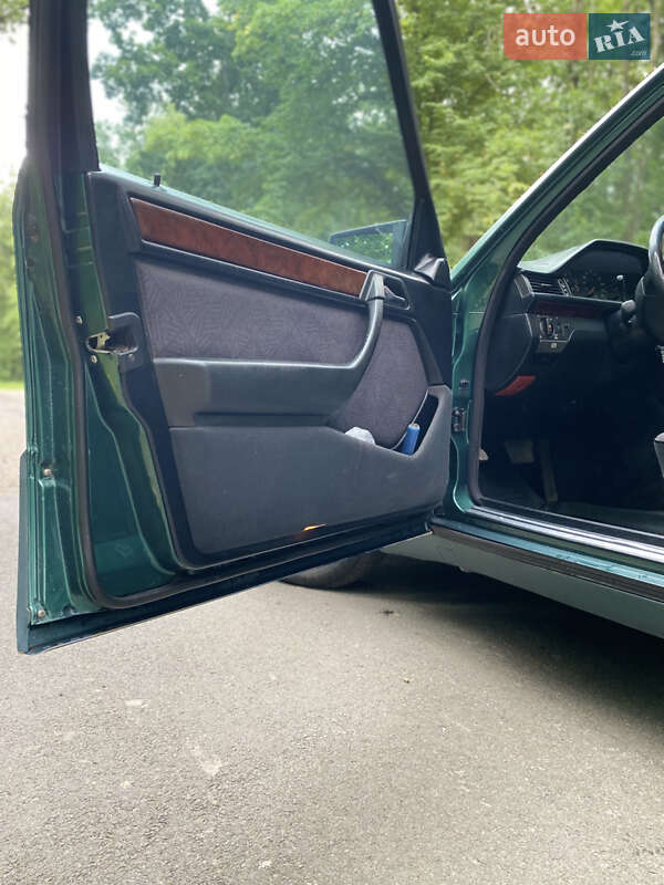 Универсал Mercedes-Benz E-Class 1995 в Попельне