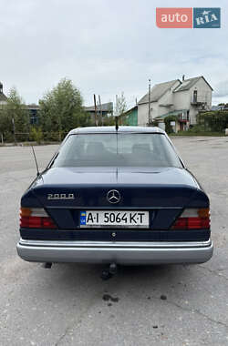 Седан Mercedes-Benz E-Class 1988 в 