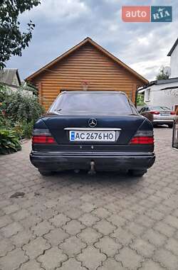 Седан Mercedes-Benz E-Class 1994 в 