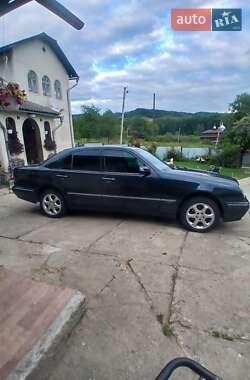 Седан Mercedes-Benz E-Class 2000 в 