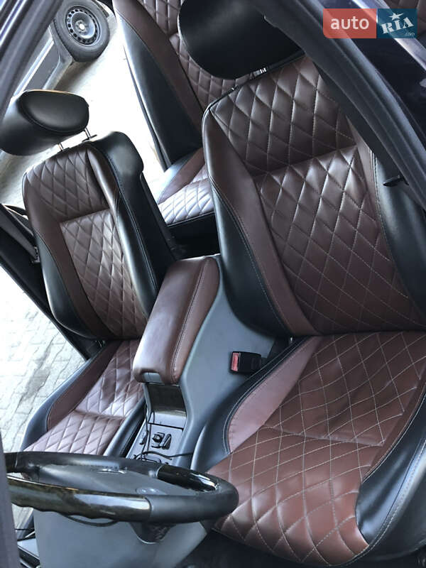 Седан Mercedes-Benz E-Class 2000 в Житомирі