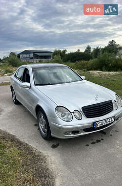 Седан Mercedes-Benz E-Class 2004 в Сарнах