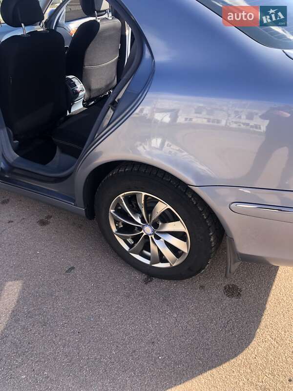 Седан Mercedes-Benz E-Class 2005 в Славутичі