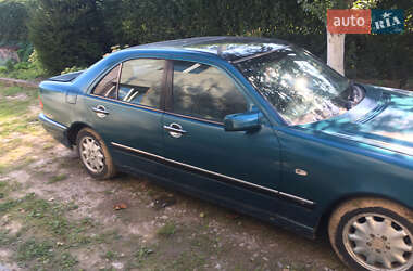 Седан Mercedes-Benz E-Class 1996 в 