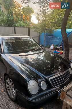 Седан Mercedes-Benz E-Class 2001 в Львове