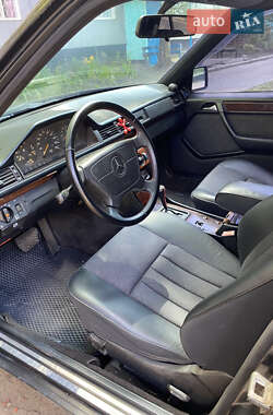 Седан Mercedes-Benz E-Class 1992 в 