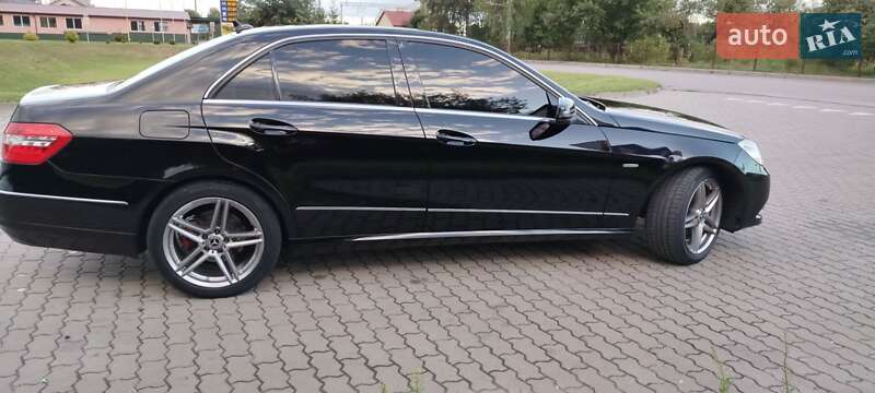 Седан Mercedes-Benz E-Class 2011 в Бродах