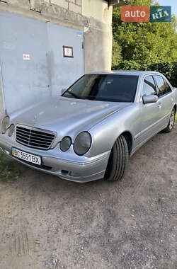 Седан Mercedes-Benz E-Class 2001 в Львові