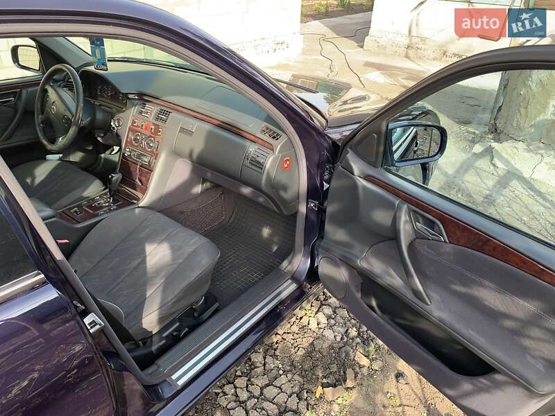 Седан Mercedes-Benz E-Class 2001 в П'ятихатках