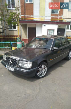 Седан Mercedes-Benz E-Class 1990 в Києві