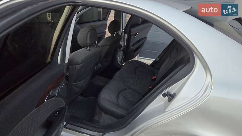 Седан Mercedes-Benz E-Class 2002 в Тячеве