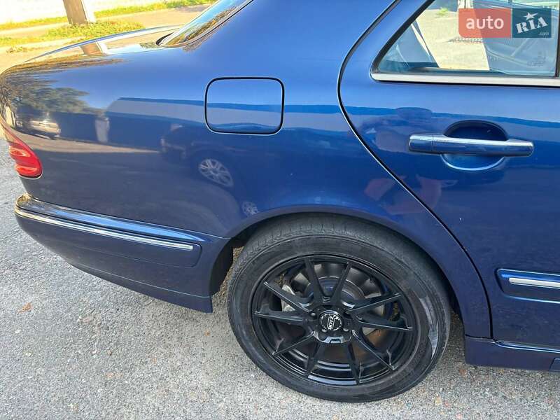 Седан Mercedes-Benz E-Class 2000 в Києві