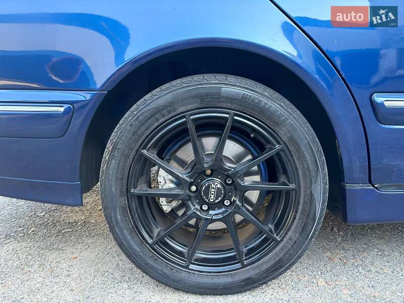 Седан Mercedes-Benz E-Class 2000 в Києві