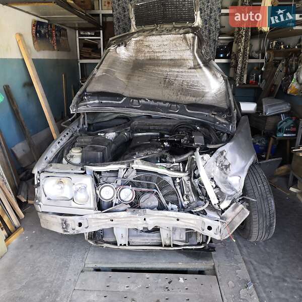 Седан Mercedes-Benz E-Class 1994 в Измаиле