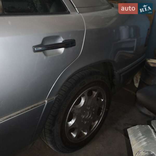 Седан Mercedes-Benz E-Class 1994 в Измаиле