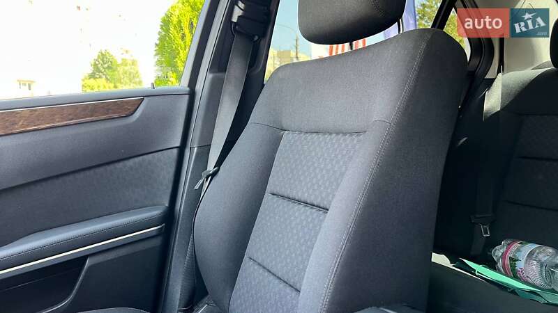 Седан Mercedes-Benz E-Class 2012 в Львові