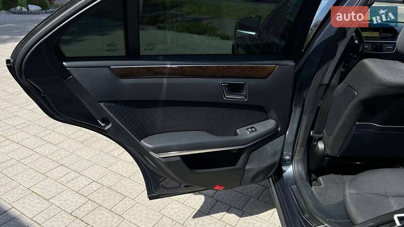 Седан Mercedes-Benz E-Class 2012 в Львові
