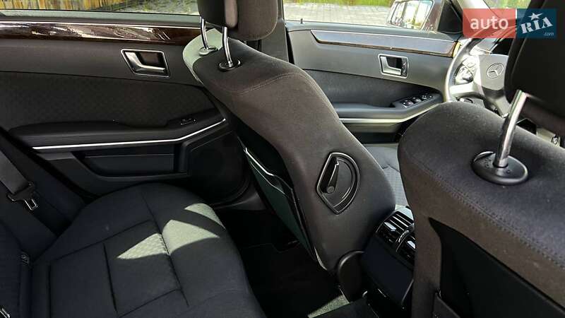 Седан Mercedes-Benz E-Class 2012 в Львові