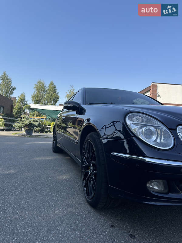 Седан Mercedes-Benz E-Class 2004 в Хотові