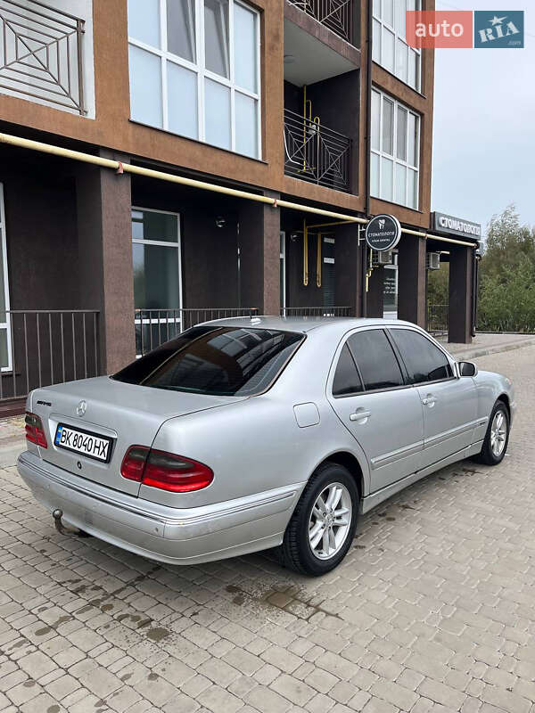 Седан Mercedes-Benz E-Class 2001 в Ратному