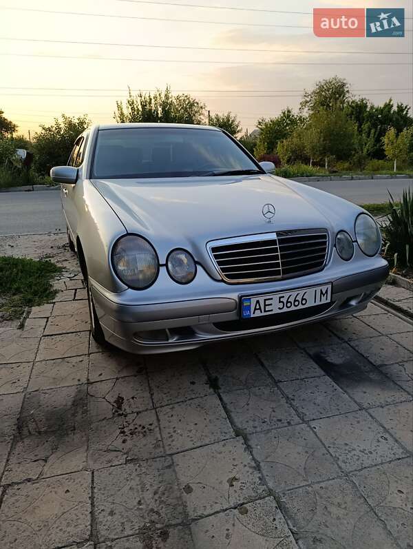 Седан Mercedes-Benz E-Class 2000 в Днепре