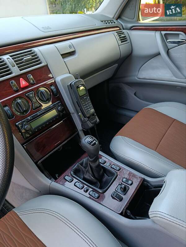 Седан Mercedes-Benz E-Class 2000 в Днепре
