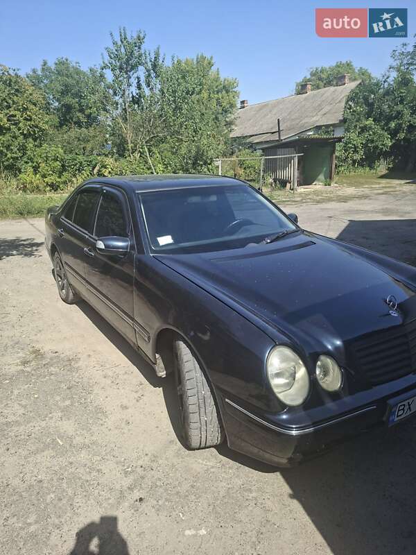 Седан Mercedes-Benz E-Class 2000 в 