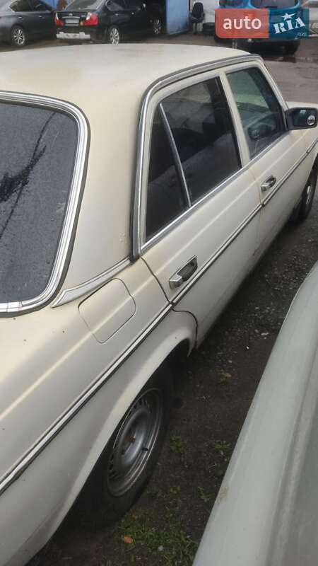 Седан Mercedes-Benz E-Class 1982 в Киеве фото 5 Седан Mercedes-Benz E-Class 1982 в Киеве