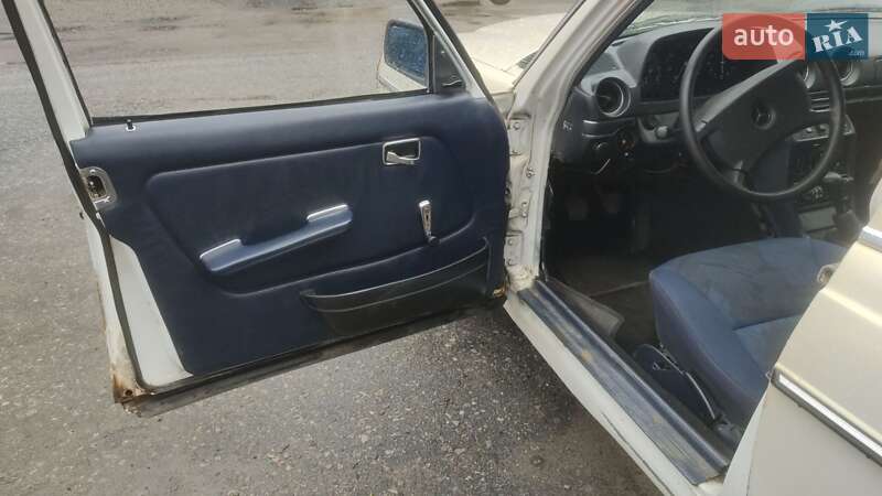 Седан Mercedes-Benz E-Class 1982 в Киеве фото 9 Седан Mercedes-Benz E-Class 1982 в Киеве