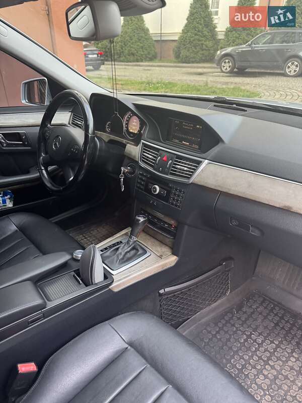 Седан Mercedes-Benz E-Class 2011 в Івано-Франківську
