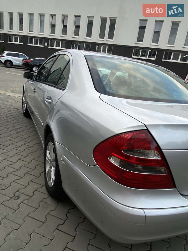 Седан Mercedes-Benz E-Class 2003 в Чернівцях