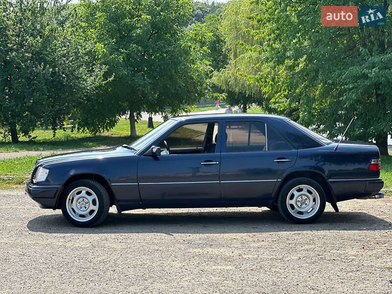 Седан Mercedes-Benz E-Class 1995 в Чернівцях
