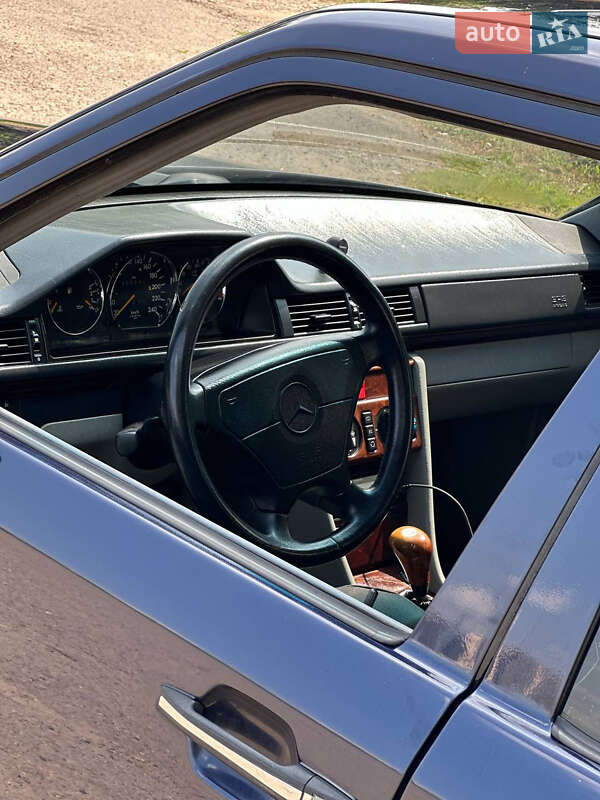 Седан Mercedes-Benz E-Class 1995 в Чернівцях