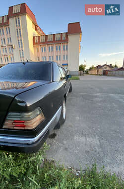 Седан Mercedes-Benz E-Class 1992 в 