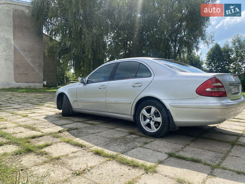 Седан Mercedes-Benz E-Class 2002 в Самборе