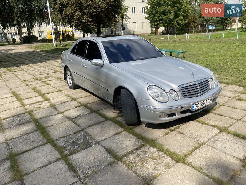Седан Mercedes-Benz E-Class 2002 в Самборе