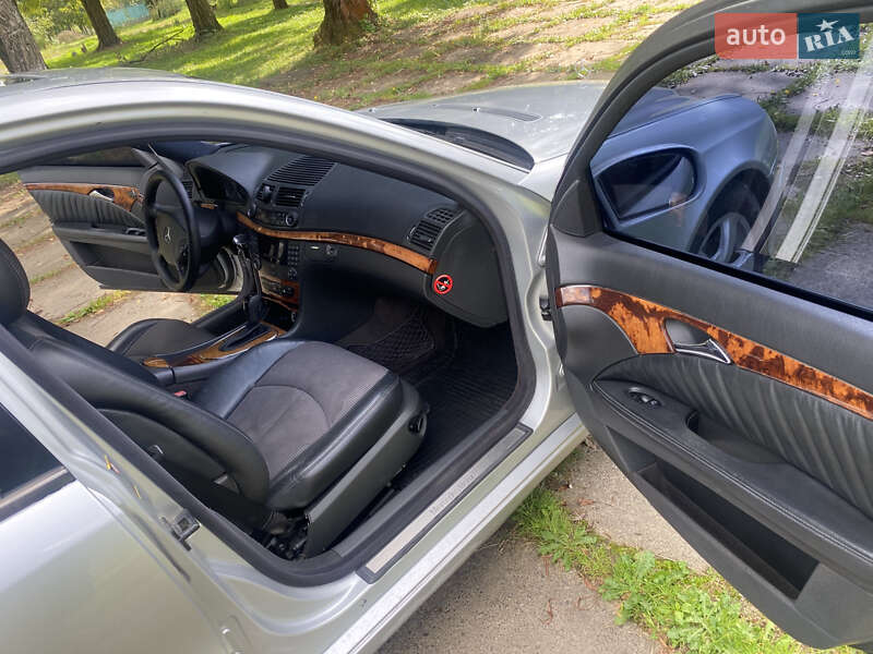 Седан Mercedes-Benz E-Class 2002 в Самборе