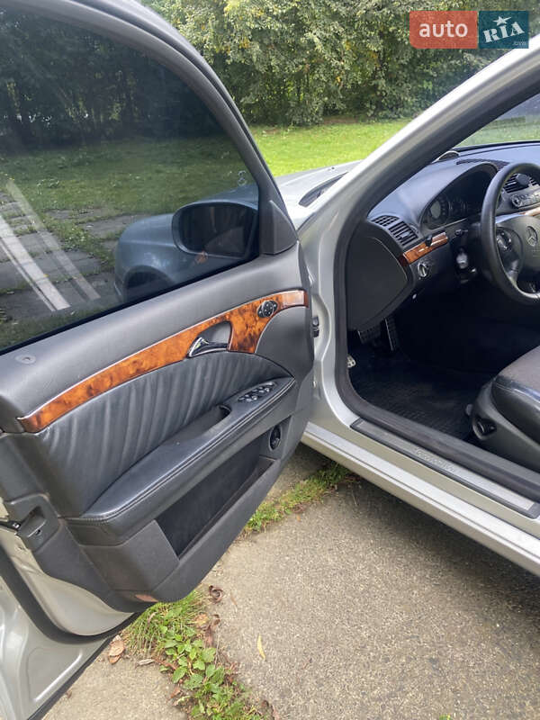 Седан Mercedes-Benz E-Class 2002 в Самборе