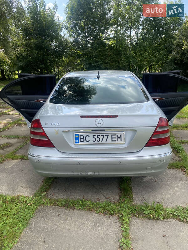 Седан Mercedes-Benz E-Class 2002 в Самборе