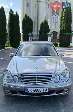 Седан Mercedes-Benz E-Class 2005 в Дубні