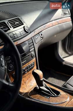 Седан Mercedes-Benz E-Class 2003 в  фото 16 Седан Mercedes-Benz E-Class 2003 в