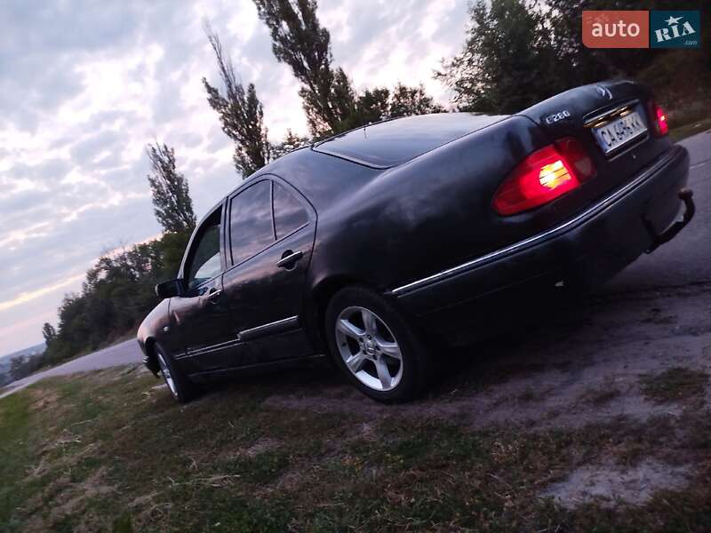 Седан Mercedes-Benz E-Class 1997 в Городище