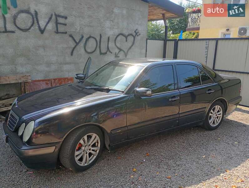 Седан Mercedes-Benz E-Class 2001 в Львові